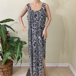 Chico's 1 maxi dress women’s size Med. Gray animal print sleeveless belted zips.